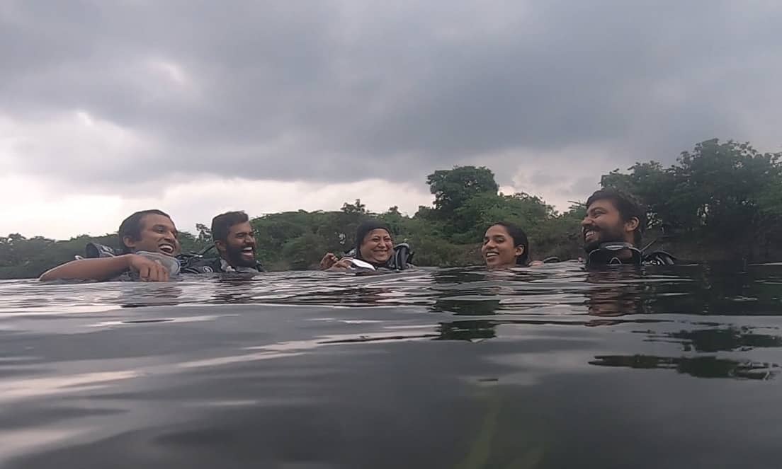 make new friends while scuba diving in India 
