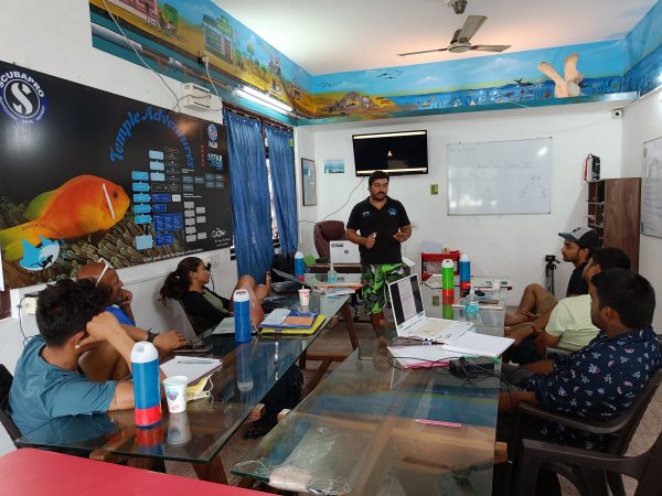 Master Scuba Diver Trainer teaching and enjoying moments with the team at templeadventures