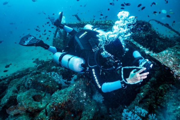 scuba expert doing scuba diving and underwater photography in Pondicherry with temple adventure Technical fun dive