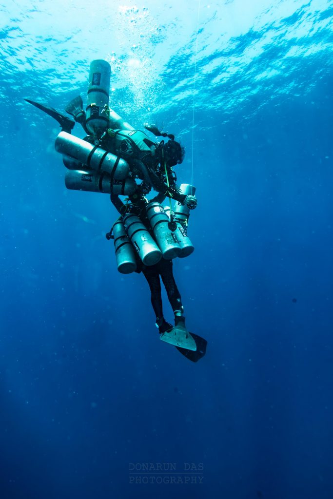 Image showing tec divers at 'decompression stop'.