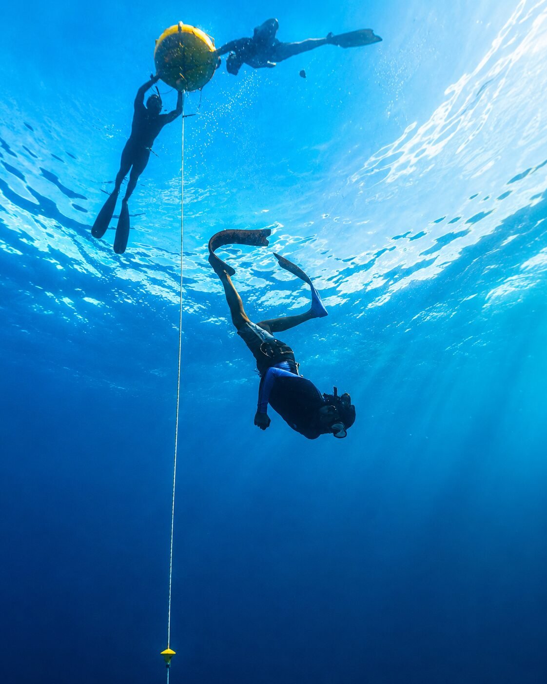 Advanced freediver descending on a line