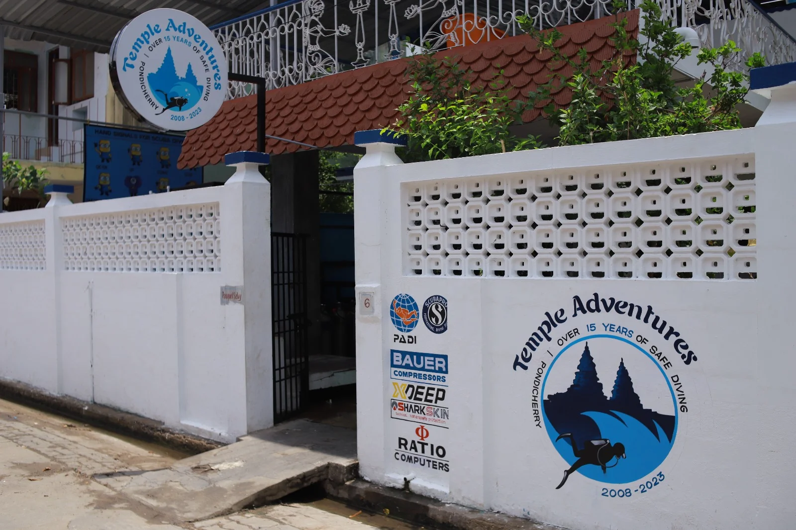 Divers descending into blue water near Pondicherry
