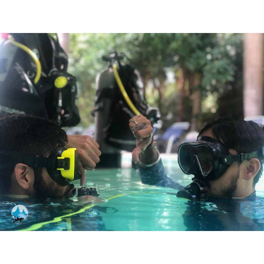 Swimming Pool Experience Diving - Image 3